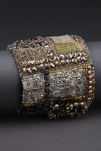 Andrea Gutierrez, Freeform Beading, Bead Embroidered Bracelet, Embroidered Cuffs, Embroidered Bracelet, Bracelet Miyuki, Embroidery Bracelets, Beaded Cuff Bracelet, Bead Embroidery Jewelry