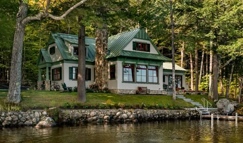 Lakeside Maine Cottage | TMS Architects Lake Cottage Exterior, Maine Lake House, Lake Cottages, Maine Cabin, Maine Homes, Lake House Living, Lake Houses Exterior, Lakefront Living, Houses Exterior