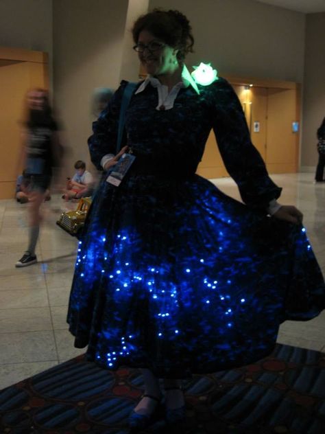 If I didn't already pin this Frizzle constellation skirt, I was remiss. If I did pin it, the Instructable is so well done, it should be pinned again :) Diy Swimsuits, Diy Constellation, Diy Adult Halloween Costumes, Constellation Dress, Miss Frizzle, Light Up Costumes, Ms Frizzle, E Textiles, Fall Stuff