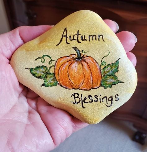 Painted Bricks Crafts, Have A Blessed Night, Brick Crafts, Bird Painting Acrylic, Blessed Night, Fall Rock, Diy Rock Art, Stone Art Painting, Halloween Rocks