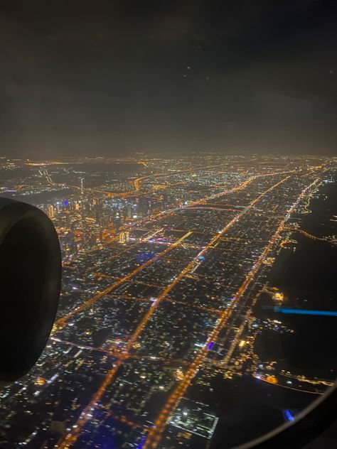 #dubai #airplane #aesthetic Dubai Airport Aesthetic, Aesthetic Airplane Window, Aesthetic Airplane, Airplane Aesthetic, Airport Aesthetic, Dubai Airport, Airplane Window, Pretty Pics, Vacation Mode