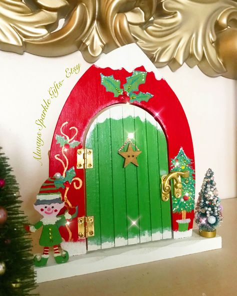 Christmas themed fairy door. 🎄❤️ Sparkle Gift, Fairy Door, Christmas Fairy, Button Art, Kids Crafts, Christmas Themes, Advent Calendar, Christmas Diy, Elf