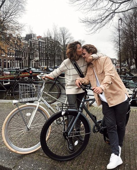 Copenhagen Bike Style, Amsterdam Bike Aesthetic, Couple Bicycle Aesthetic, Amsterdam Honeymoon, Fall Style Women, Bicycle Couple, Amsterdam Bicycle, Bicycle Aesthetic, Bicycle Photo