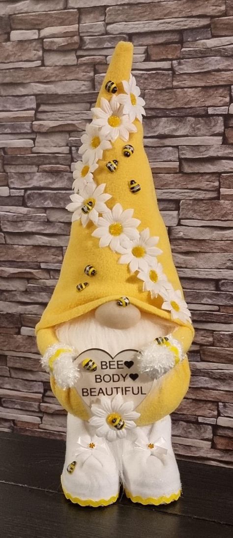 Flower Gnomes Diy, Burlap Gnome Diy, Honey Bee Gnomes, Bumble Bee Gnome, Bee Gnome Diy, Spring Gnomes Diy How To Make, Summer Gnomes Diy, Spring Gnomes Diy, Spring Gonk