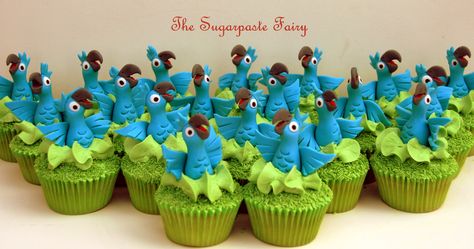 Rio Rio Cupcakes, Parrot Cakes, Rainforest Party, Rio Cake, Brazilian Party, Rio Birthday Parties, Film Rio, Rio Party, Deco Cupcake