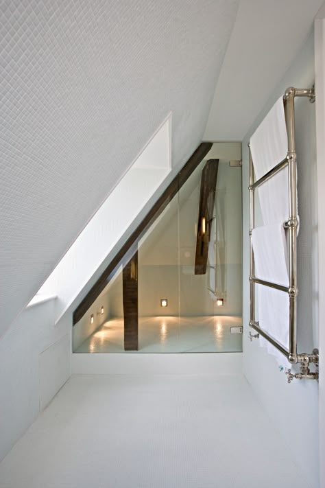 Struggling to decide what to do with your attic space? How about creating a luxurious shower area? Loft Ensuite, Attic Shower, Drømme Bad, Attic Bathroom Ideas, Small Attic Bathroom, Design Interior Baie, Loft Bathroom, Small Attic, Attic Bathroom