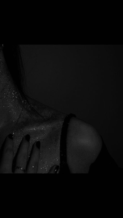 Glitter Tears Photoshoot, Body Glitter Photoshoot, Silver Body Glitter, 19 Birthday Aesthetic, Glitter Hands, Glitter Photo Shoots, Glitter Shoot, Glitter Pics, Content Aesthetic