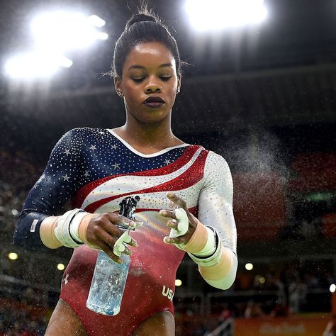 9 Ways to Copy Gabby Douglas’s Lipstick Color Gymnastics Makeup, Swimmer Problems, Gymnastics World, Olympic Badminton, Jordyn Wieber, Olympic Games Sports, Gabby Douglas, Gymnastics Team, Usa Gymnastics