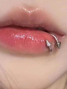 Side Labret Lip Piercing, Piercings Mouth, Lip Piercing Ring, Labret Piercing, Lip Piercing, Modern Outfits, Tattoos And Piercings, Jewelry And Accessories, My Aesthetic