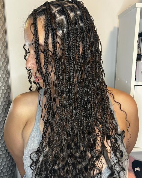 boho knotless 💕. . . . . . . . . . . . . . . #boho #humanhair #braids #curls #braider Mid Length Knotless Braids With Curls, Boho Braids Mid Length, Mid Back Length Braids, Back Length Braids, Medium Knotless Braids, Braids Curls, Medium Knotless, Boho Knotless, Homecoming Ideas