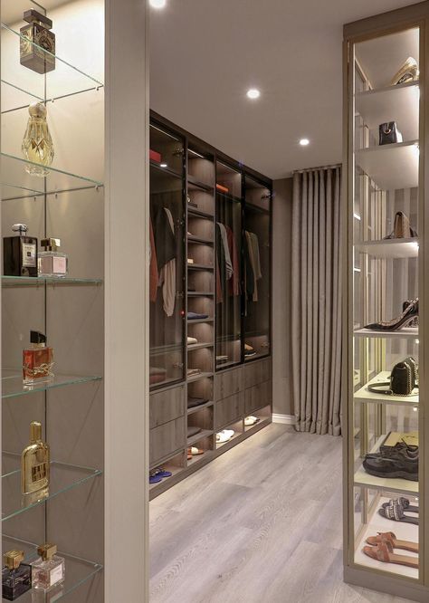 Dressing Room Luxury, A Walk In Closet, Bubble House, Dream Closet Design, Luxury Closets Design, Room Hacks, Closet Layout, Closet Decor, Dream Closets