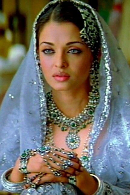 Aishwarya rai -Umrao jaan Umrao Jaan Aishwarya, Phoenix Princess, Umrao Jaan, ऐश्वर्या राय, Bollywood Bridal, Icon Clothing, Nikkah Dress, Bollywood Dress, Indian Wedding Photography Poses