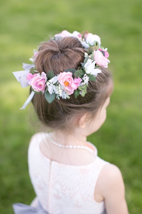 Flower Crown Hairstyle Kids, Hair Bow Bun, Plaited Bun, Flower Girl Hair Bows, Diy Floral Crown, Girls Hairdos, Cute Buns, Wedding Hair Up, Crown For Kids