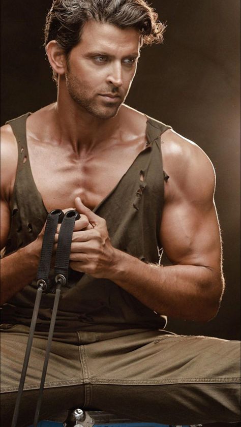 Workout Pics, Army Couple, Best Physique, Wallpaper Dekstop, Workout Chart, Actors Images, Movies 2019, Hrithik Roshan, Music Wallpaper