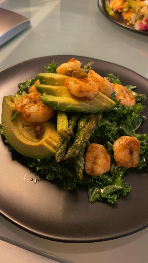 Nov 27, 2021 - A healthy and delicious lunch! Cajun Shrimp Salad! Packed with heart healthy protein, good fats, and lots of veggies! This powerhouse salad will be a family favorite! #food #cooking #keto #glutenfree Healthy Avocado Pasta, How To Freeze Avocado, Avocado Lunch Recipes, Avocado Snack Ideas, Deviled Eggs Avocado, Breakfast Recipes Avocado, Avocado Pasta Recipes, Avocado Egg Breakfast, Avocado Breakfast Recipes