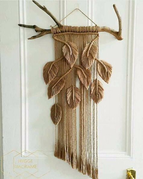 Monstera Macrame, Diy Macrame Wall Hanging, Simpul Makrame, Art Macramé, Pola Macrame, Macrame Wall Hanging Diy, Macrame Wall Hanging Patterns, Feather Wall, Wall Hanging Diy