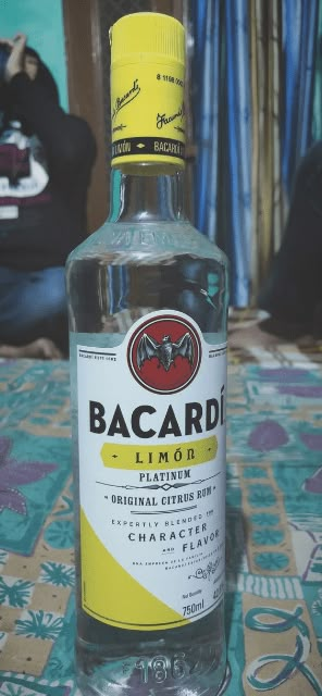 10 Alcoholic Drinks That You Need To Try In College - Society19 Bacardi Drinks, Alcoholic Drinks Pictures, Daaru Party Pic, Party Night Club Aesthetic, Party Pic, Party Drinks Alcohol, Beer Photos, Bacardi Rum, Alcohol Party