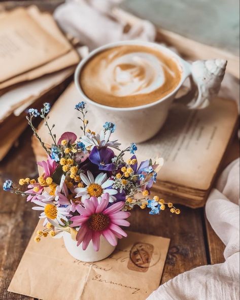 Coffee Vs Tea, Lilies Flowers, Tea And Books, Book Flowers, Spring Mood, Coffee Photography, Coffee And Books, Latte Art, Coffee Cafe