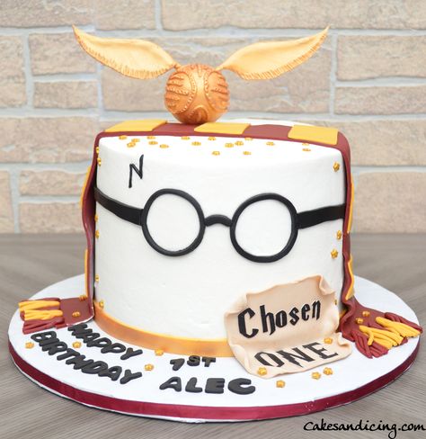 The Wizarding World of Harry Potter Cake! -#harrypotter -#harrypottercake -#wizardingworld -#hogwartscake -#goldensnitch -#harrypotterglasses -#chosenone -#gryffindorcake Hufflepuff Birthday, Harry Potter Cakes, Cakes Graduation, Harry Potter Theme Birthday, 9th Birthday Cake, Harry Potter Birthday Cake, Cumpleaños Harry Potter, Harry Potter Glasses, Harry Potter Bday