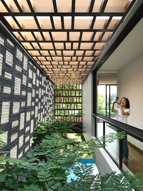 Hyla Architects, Outdoor Gallery, Back House, Indoor Courtyard, Skylight Design, Courtyard Design, Brick Architecture, Architecture Design Concept, Tropical House