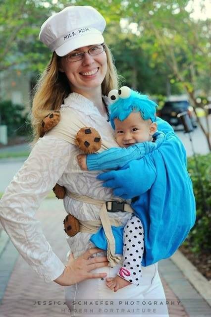 Milk and cookies costume for Halloween | 10 great costumes for Food Bloggers' Kids | Halloween food costumes for kids | ShockinglyDelicious.com  #Halloween #costume #foodblogger #kids Creative Baby Costumes, Baby Wearing Costumes, Cookie Halloween Costume, Baby Carrier Costume, Halloween Kostüm Baby, Diy Baby Costumes, Mom Halloween Costumes, Creative Halloween Costumes Diy