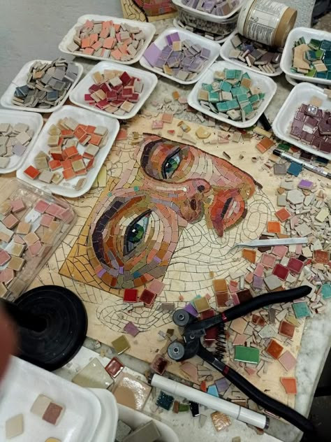 Arte Peculiar, Creation Art, Mosaic Art Projects, Mosaic Artwork, Pola Sulam, Arte Sketchbook, Arte Inspo, A Level Art, Art Portfolio