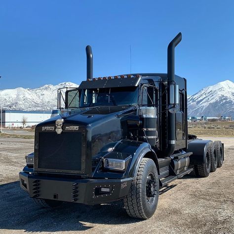 Dave Sparks on Instagram: “How’d you like our Kenworth build on last nights episode of Diesel Brothers?” Diesel Brothers Trucks, Kenworth Dump Trucks, Trucks For Sell, Diesel Brothers, Kenworth T800, Tractor Trailer Truck, Heavy Haul, Custom Big Rigs, Antique Tractors