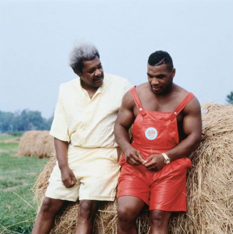 Don King consoles Mike Tyson, in red leather overalls, sitting on a bale of hay Mighty Mike, Mike Tyson Boxing, Don King, Leather Overalls, Boxing Images, Boxing History, Dangerous Minds, Professional Boxer, Dapper Dan