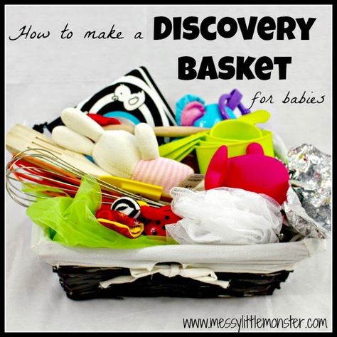 How to make a discovery basket for babies to play with (also known as treasure baskets) Baby Treasure Basket, Sensory Basket, Library Storytime, Diy Sensory Toys, Treasure Basket, Heuristic Play, Reggio Classroom, Sensory Bags, Baby Stocking