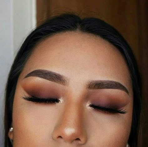 Brown Fall Makeup Looks, Fall Makeup Brown Skin, Fall Bridal Makeup, Maroon Makeup, Maroon Eye Makeup, Doe Eye Makeup, Maroon Eyeshadow, Burgundy Makeup, Orange Eye Makeup