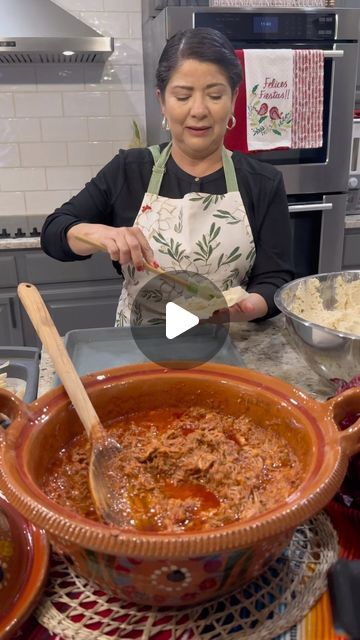 Salty Cocina on Instagram: "I cooked the pork with onion, garlic, and salt for 5 hours. After it cooked I shredded it and separated it into two bowls to make green and red tamales. If preparing beef or chicken, use the same methods. Just keep in mind that chicken requires less cooking time. #tamales #redtamalesauce #beef #chicken #pork #howto #saltycocina" Green Tamales, Tamale Sauce, Authentic Mexican Food Recipes, Tamales Recipe Pork, Salty Cocina, Mexico Recipes, Mexican Dinners, Beef Tamales, Mexican Tamales