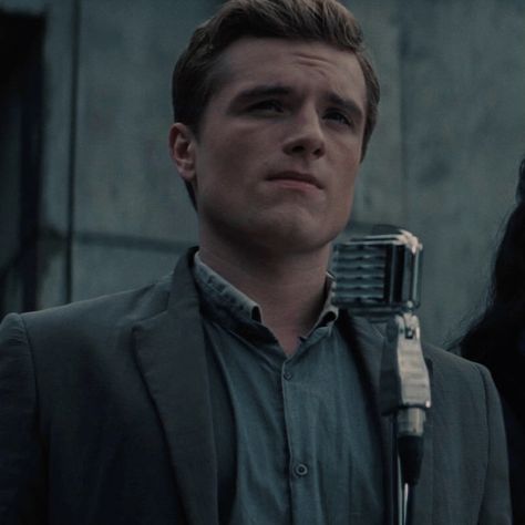 Peeta And Katniss Matching Icons, Peet’s Mellark, Peeta Mellark Pfp, Peeta Mellark Hot, Peeta Mellark Icons, Petta Malark, Peeta Mellark Aesthetic, Hunger Games Book, Chad Micheals