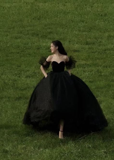 Black Modest Wedding Dress, Off Shoulder Black Dress Classy, Ikemen Villain, Dresses For Red Carpet, Black Dress Classy, My Dream Future, Fantasy Ball, Gothic Theme, Vintage Ball Gowns