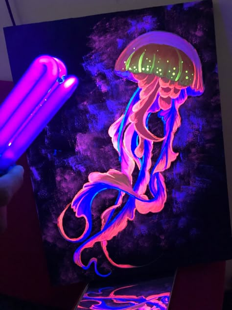 Neon painting 
Agua viva desenho 
Jellyfish draw
Luz negra Human Painting, Hippie Posters, Jellyfish Painting, Purple Painting, 3d Art Drawing, Jellyfish Art, Psychadelic Art, Neon Painting, Animal Illustration Art