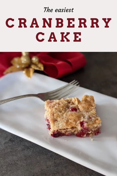 If you want a low-stress holiday dessert, this cranberry cake recipe is a must-try. A tasty variation on a dump cake, it's got a layer of cranberries and a layer of cake topping. A lot like a cranberry cobbler, this is a pretty cake for Christmas, Thanksgiving or Valentine's Day. Cranberry Dump Cake, Cranberry Cake Recipe, Cobbler Dump Cake, Chocolate Avocado Cake, Cranberry Cobbler, Cake For Christmas, Lazy Cake, Aphrodisiac Foods, Fresh Cranberry