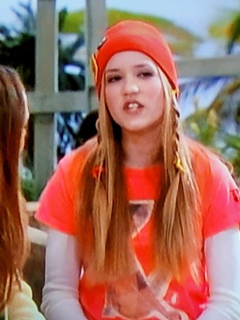 Lily Truscott, Emily Osment Hannah Montana, Hannah Montana Hairstyles, Lily Truscott Outfits, Lilly Truscott Outfits, Hannah Montana Lily, Lilly Truscott, Lily Hannah Montana Outfits, Hannah Montana Outfits