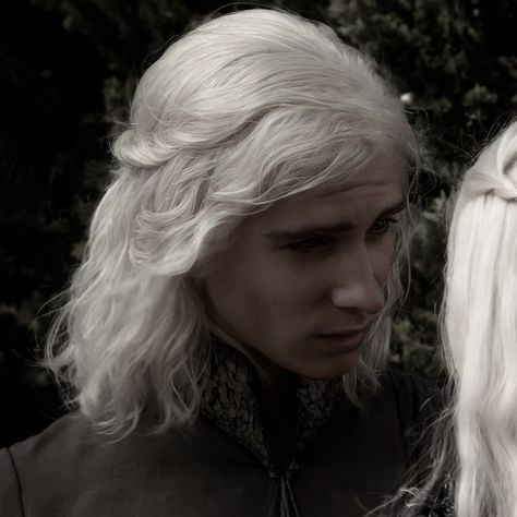 Targaryen Hair Men, Wof Cut Hair, Viserys Iii Targaryen, Male White Hair, Westeros Aesthetic, Targaryen Men, Abraxas Malfoy, Pinterest Boys, Silver Hair Men