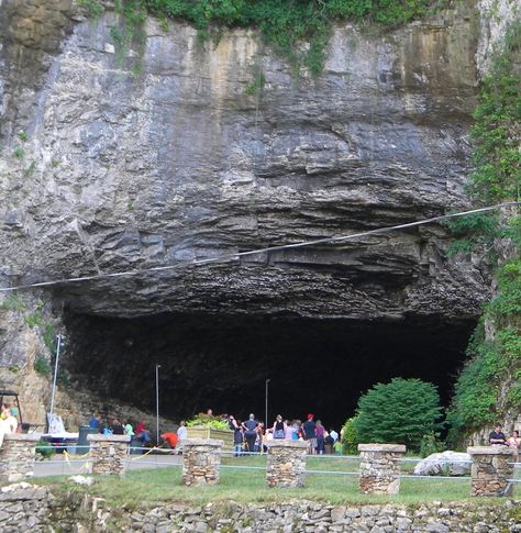 Ruskin Cave in now a part of Camp Renaissance...I remember it from back in the late 70's when I lifeguarded at their pool. Utopian Society, Dickson Tennessee, Tennessee Travel, Nashville Trip, Square Dance, Cave In, History For Kids, Square Dancing, Old Photos