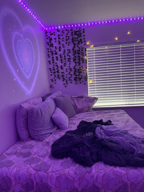 Simple Purple Room Ideas, Room Ideas Aesthetic Purple And White, Bedroom Ideas Aesthetic Purple, Pink Purple Room Aesthetic, Purple And Blue Room Decor, Purple Room Aesthetic Decor, Lavender Aesthetic Room Ideas, Purple Room Astetic, Purple And White Room Aesthetic