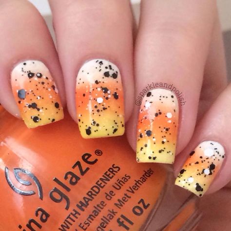 Candy corn gradient Halloween Candy Corn Nails, Candy Corn Nail Art, Candy Corn Nails Halloween, Corn Nails, Rockabilly Nails, Candy Corn Nails, Toes Nails, Holloween Nails, Nail Board