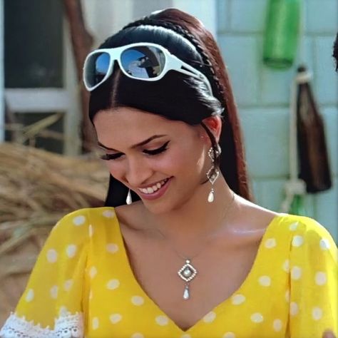 90s Mood, Bollywood Aesthetics, Retro Indian, Bollywood Retro, Bollywood Films, Bollywood Theme, Hippie Party, Deepika Padukone Style, 80 Fashion