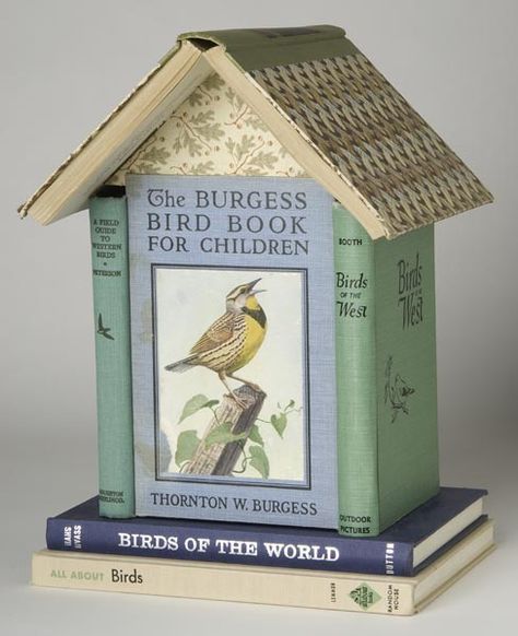 bird house made of books....eeee bby gum I love stuff like this. It reminds me of the "book" shelf my boyfriend made Book Birdhouse, Book Trees, Secret Library, Repurposed Junk, Recycling Crafts, Books Crafts, Old Book Crafts, Book Furniture, Book Theme