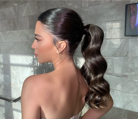 Sleek Hairstyles For Wedding Guest, Low Pony Wedding Hairstyles Brunette, Hairdo Medium Hair Wedding, Hairstyles For Guest Wedding, Prom Brown Hair Hairstyles, Sleek Hairdo Classy, Slicked Back Pony Wedding Hair, Elegant Hairstyles Sleek, Bony Tail Braid