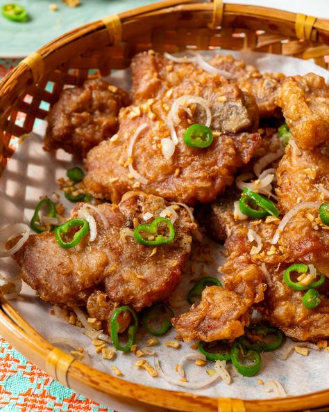 Cantonese Salt and Pepper Pork Chops - The Woks of Life Chinese Fried Pork Chops, Chinese Salt And Pepper Pork Chops, Pork Chop Chinese Recipes, Chinese Pork Dishes, Chinese Dishes Traditional, Chinese Fried Pork, Pork Chop Ideas, Pork Steak Recipes, Korean Pork Chops