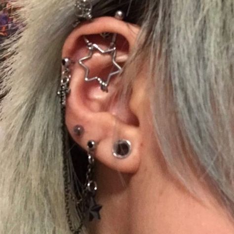 Alternative Ear Piercings, Ear Setup, Piercing Stack, Pretty Piercings, Ears Pierced, Piercing Inspo, Earring Stack, Cool Piercings, Edgy Jewelry