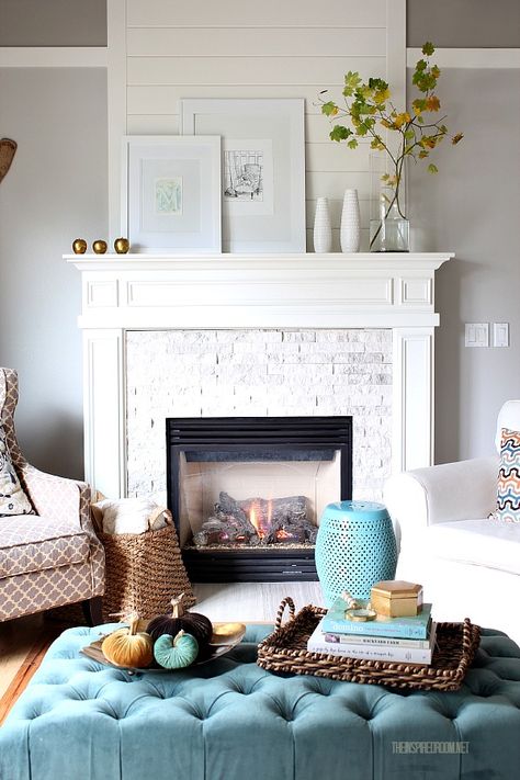 How To Decorate A Fireplace Mantel, Simple Fireplace, Elegant Farmhouse, Living Colors, Furnitur Ruang Keluarga, Interior Design Minimalist, Fireplace Mantel Decor, White Fireplace, Foyer Decorating