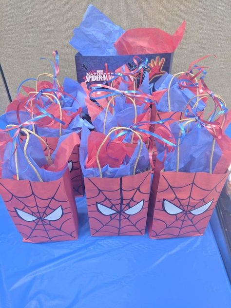 Spider Man Treat Bags, Spiderman Gift Bags, Spiderman Candy Bags, Spider Man Goodie Bag Ideas, Spiderman Goodie Bags, Spiderman Theme Party Decoration, Spiderman Theme Party, Super Hero Birthday Party, Hero Birthday Party