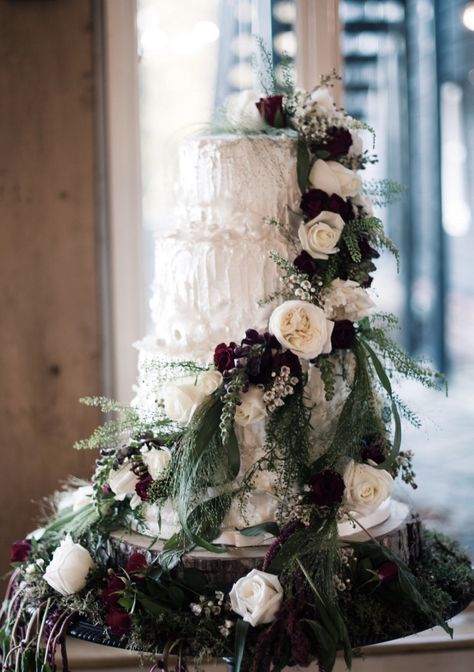 Waterfall Wedding Cake, Forest Wedding Cakes, Forest Wedding Aesthetic Cake, White Forest Cake Decoration, Forest Wedding Cake, Winter Forest Cake, Winter Forest Wedding, Mossy Wedding Cake, Forest Floor Cake