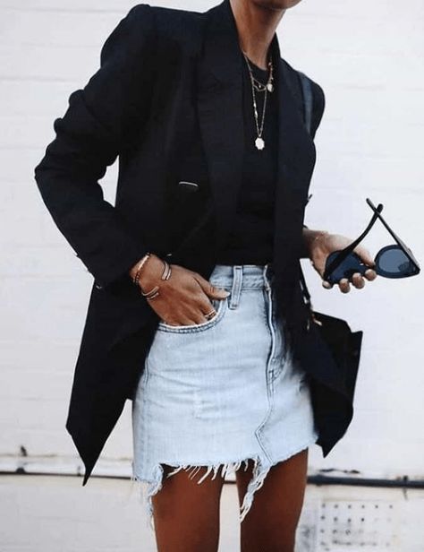 *15 Date Night Outfits That’ll Knock Him Dead! Skirt Night Outfit, Outfits With Mini Skirts, Black Denim Skirt Outfit, Date Night Outfits, Denim Skirt Outfits, Black Denim Skirt, 90s Fashion Outfits, Miniskirt Outfits, Printed Wrap Dresses