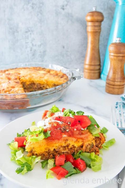 Bisquick Taco Pie, Taco Pie With Bisquick, How To Make Bisquick, Taco Pie Recipes, Cookie Salad, Cottage Cheese Salad, Gluten Free Tacos, Taco Pie, Taco Bake